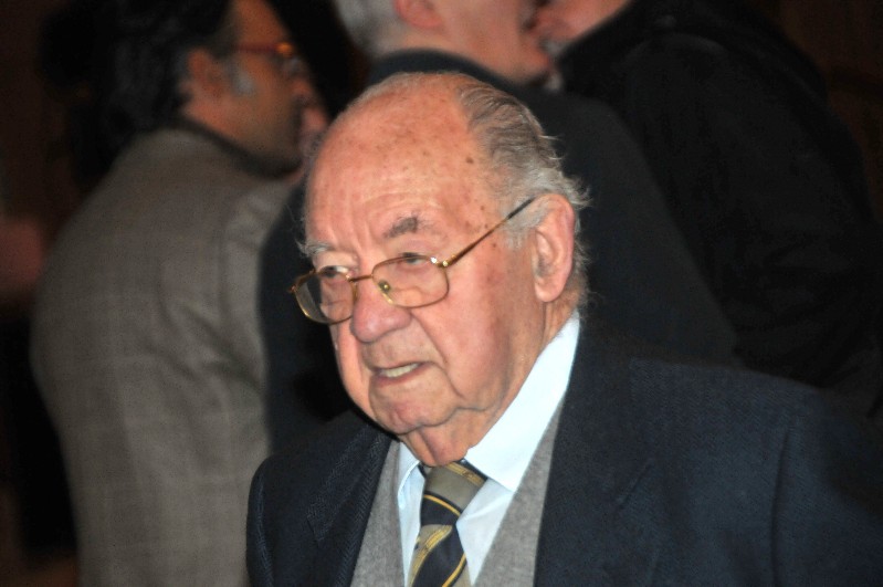 Trent’anni dall’elezione di Peppino Mancuso Sindaco. Quella figura è ancora troppo ingombrante per essere considerata