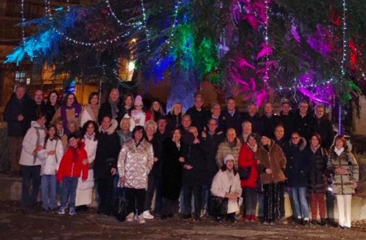 A Caltanissetta un albero di Natale di 22 metri, accese le luci al Cedrus del Libano adottato dal Lions Club