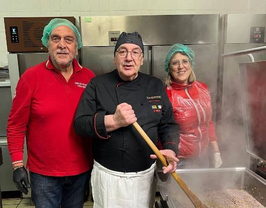 Caltanissetta. Oltre 400 pasti distribuiti dalla Croce Rossa Italiana in occasione delle festività natalizie