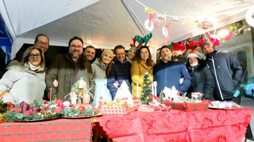 Caltanissetta, Mercatini di Natale solidali a San Michele: dolciumi e addobbi realizzati dai giovani del Post Cresima