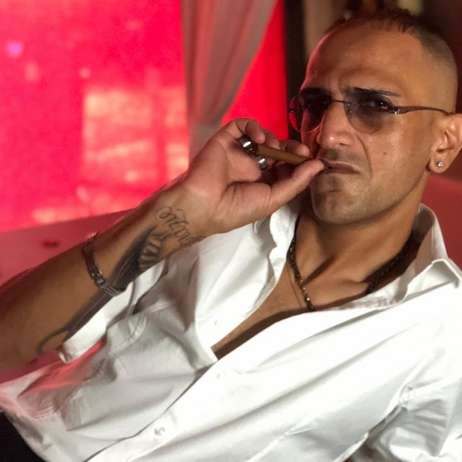 E’ Pino Rosselli il cantante neomelodico arrestato a Catania. Rilasciato il figlio