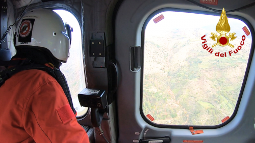 Reparti Volo dei Vigili del Fuoco. Il Bilancio: “Oltre 400 ore di volo totali nel 2023 e pi di 100 soccorsi”