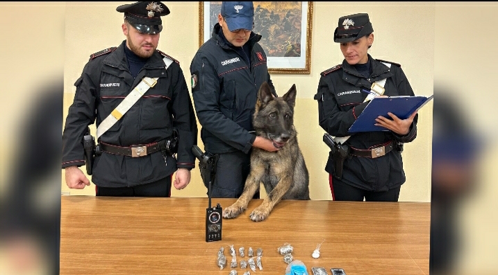 Carabinieri nel Nisseno arrestano due pusher: uno di loro è minorenne