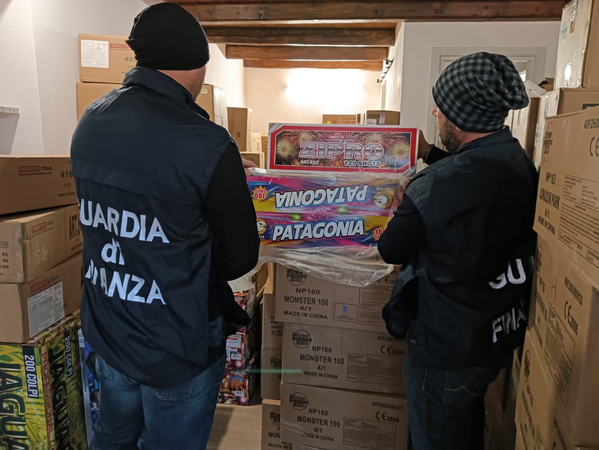 Capodanno: sequestrate 6 tonnellate fuochi d’artificio a Siracusa
