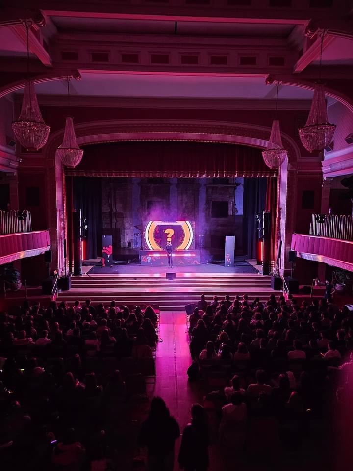 Caltanissetta. Gli studenti dell’IISS “Russo” contro il bullismo con la visione di “Manada” spettacolo in lingua spagnola