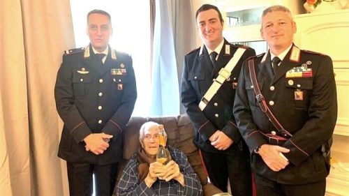 Sicilia, vice brigadiere in pensione compie 101 anni: brindisi d’auguri con il comandante dei Carabinieri Luciano Magrini