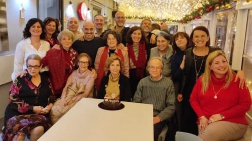 Caltanissetta, dopo 32 anni torna a riunirsi la 5A del “Pacle”: un’allegra serata tra alunni ed ex professori