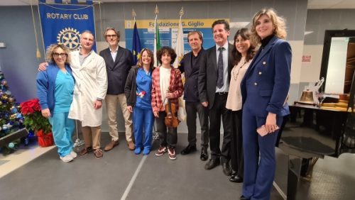 Esibizione all’Ospedale Giglio del talentuoso violinista Samuele Palumbo recente vincitore di “Tu si que Vales”