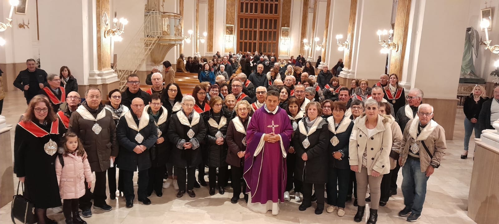 San Cataldo. In Chiesa madre omaggio floreale delle Confraternite alla Madonna Immacolata
