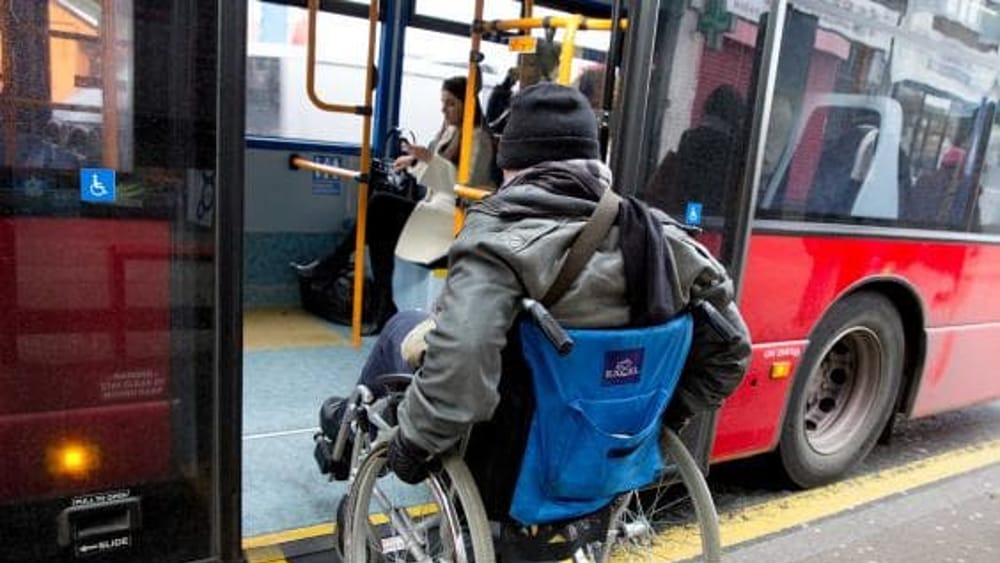 Caltanissetta: una fermata bus speciale davanti le case dei disabili. La proposta di Gianfranco Cammarata