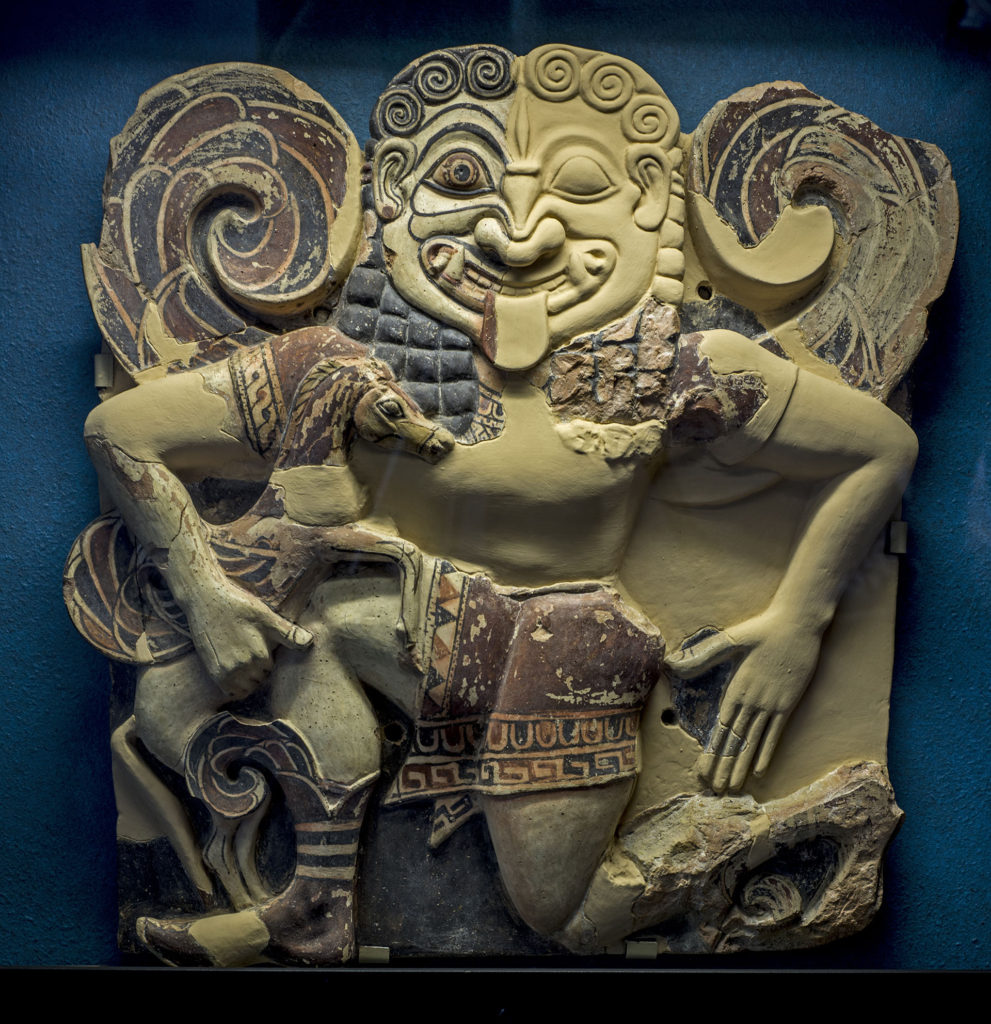 Gela. Il Sindaco Greco: “Pronto ad accogliere le richieste del prof. Mulè: tutti i reperti devono tornare a Gela”