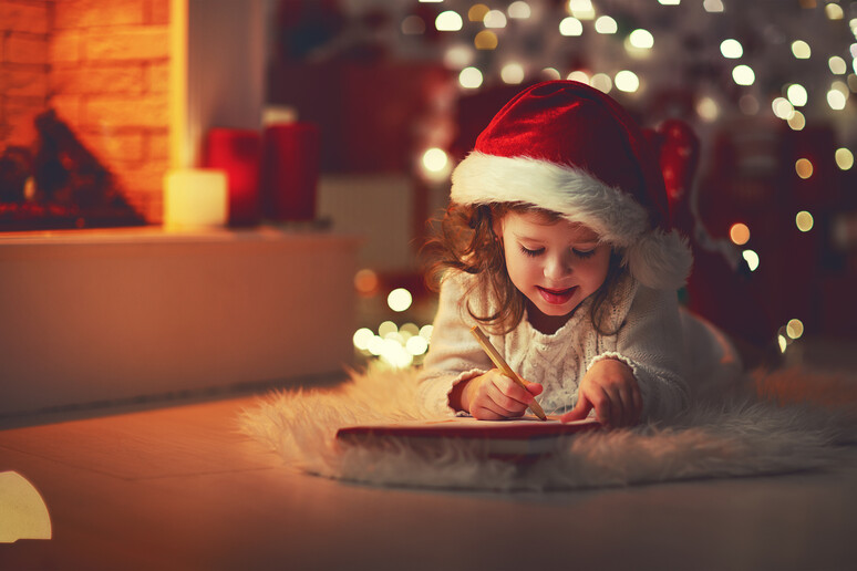 Natale, i consigli dei pediatri: le 5 “A” per vivere bene le feste con i bambini