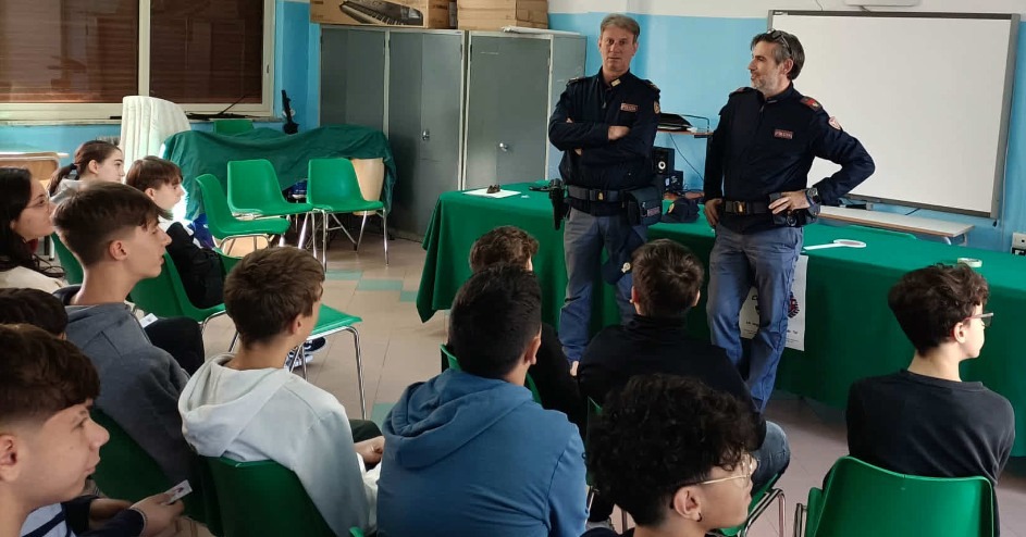 Incontro tra la Polizia Ferroviaria e gli studenti di Vallelunga, Villalba e Marianopoli su legalità e sicurezza ferroviaria