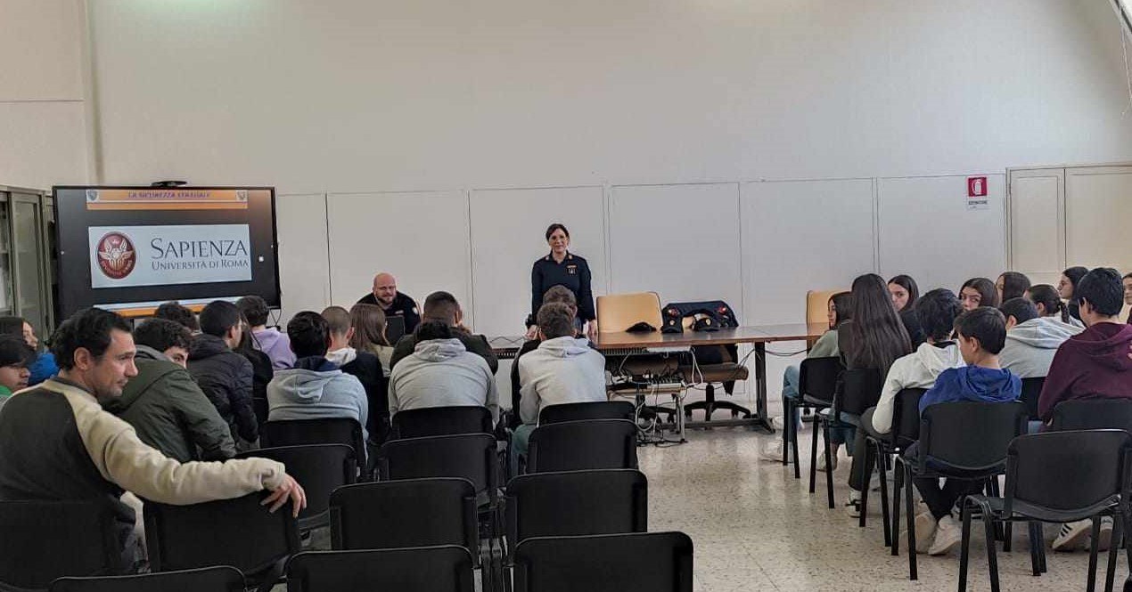 Caltanissetta, sicurezza stradale: la Polizia incontra gli studenti del “Volta”