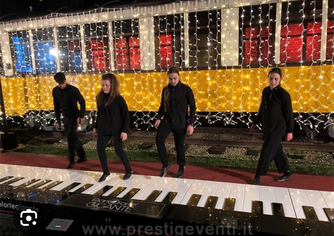 Sommatino. Lo spettacolo “Il Pianoforte Gigante” del 6 gennaio si terrà al Palazzetto dello Sport
