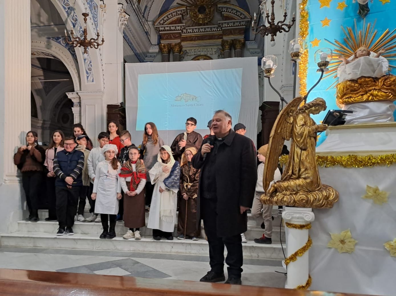 Mussomeli, alla Madrice  Recital “Il Presepe di Greccio” coi ragazzi del Catechismo allietato dai Novenari. Applausi e convivialità