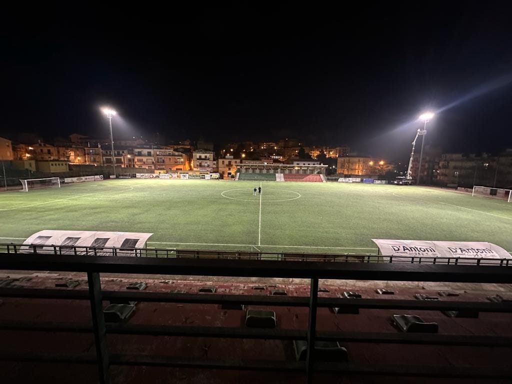 San Cataldo. L’annuncio del sindaco: l’impianto di illuminazione dello stadio “Valentino Mazzola” è realtà