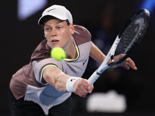 Sinner è in semifinale agli Australian Open. Venerdì la grande sfida con Djokovic