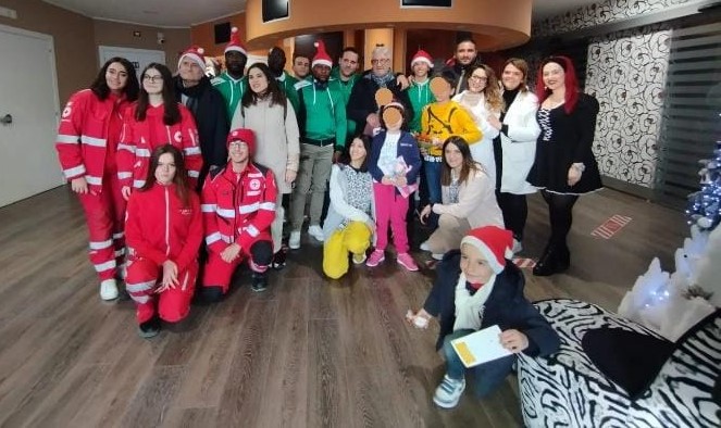 Caltanissetta, “Il cuore del Natale” coinvolge la Nissa Rugby. Doni per i bambini del Centro Sanitario Nuova Luce