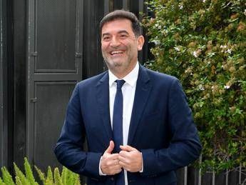 Max Giusti: “Dalla tv al teatro, è il periodo più bello della mia carriera”