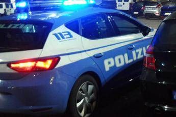 Napoli, 51enne trovata morta in casa: non si esclude l’omicidio