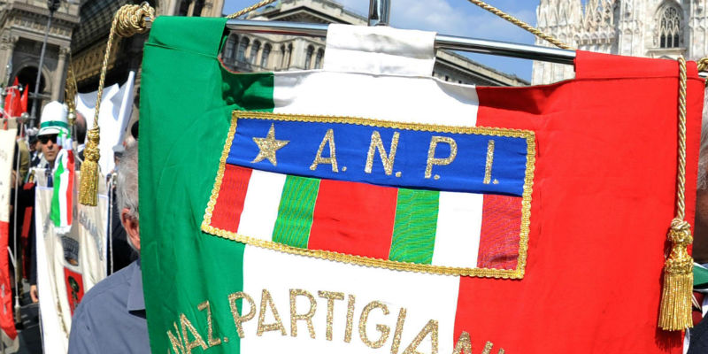 Anpi, ritirare il calendario dell’Esercito