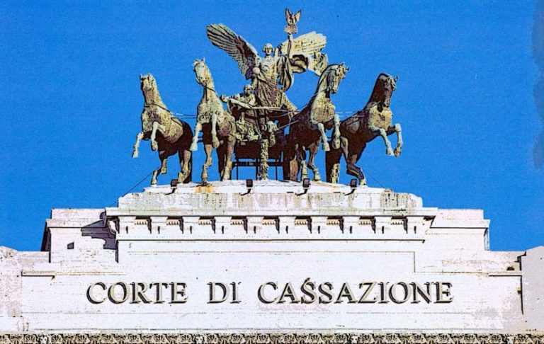 Cassazione: “Il saluto romano è reato se c’è pericolo per l’ordine pubblico”
