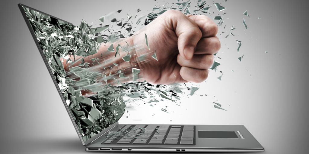 23% giovani vittime o testimoni cyberbullismo ma solo 5% chiede aiuto: 55% giovanissimi per più di 3 ore al giorno online