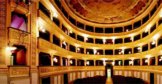Caltanissetta, “Tra stelle e realtà”: al Teatro Regina Margherita lo spettacolo sull’affido familiare e l’amore profondo che custodisce
