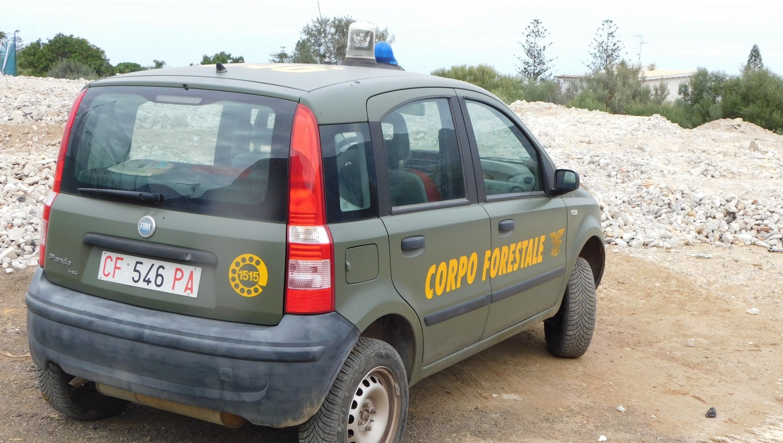 Ambiente, il Corpo forestale sequestra una discarica abusiva nel Palermitano