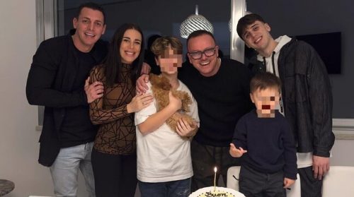 Gigi D’Alessio sui social con tutti i figli: “Il mio patrimonio”