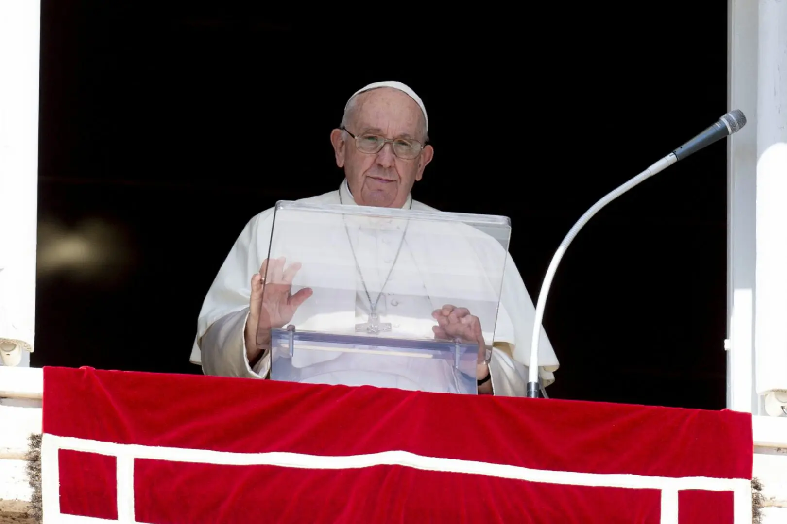 Papa Francesco “In guerra violati i diritti umani, è intollerabile”