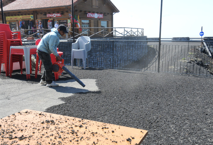 Sicilia. Ceneri vulcaniche, la Regione emana linee guida per riuso. Di Mauro: «Da problema per i Comuni a risorsa per le imprese»