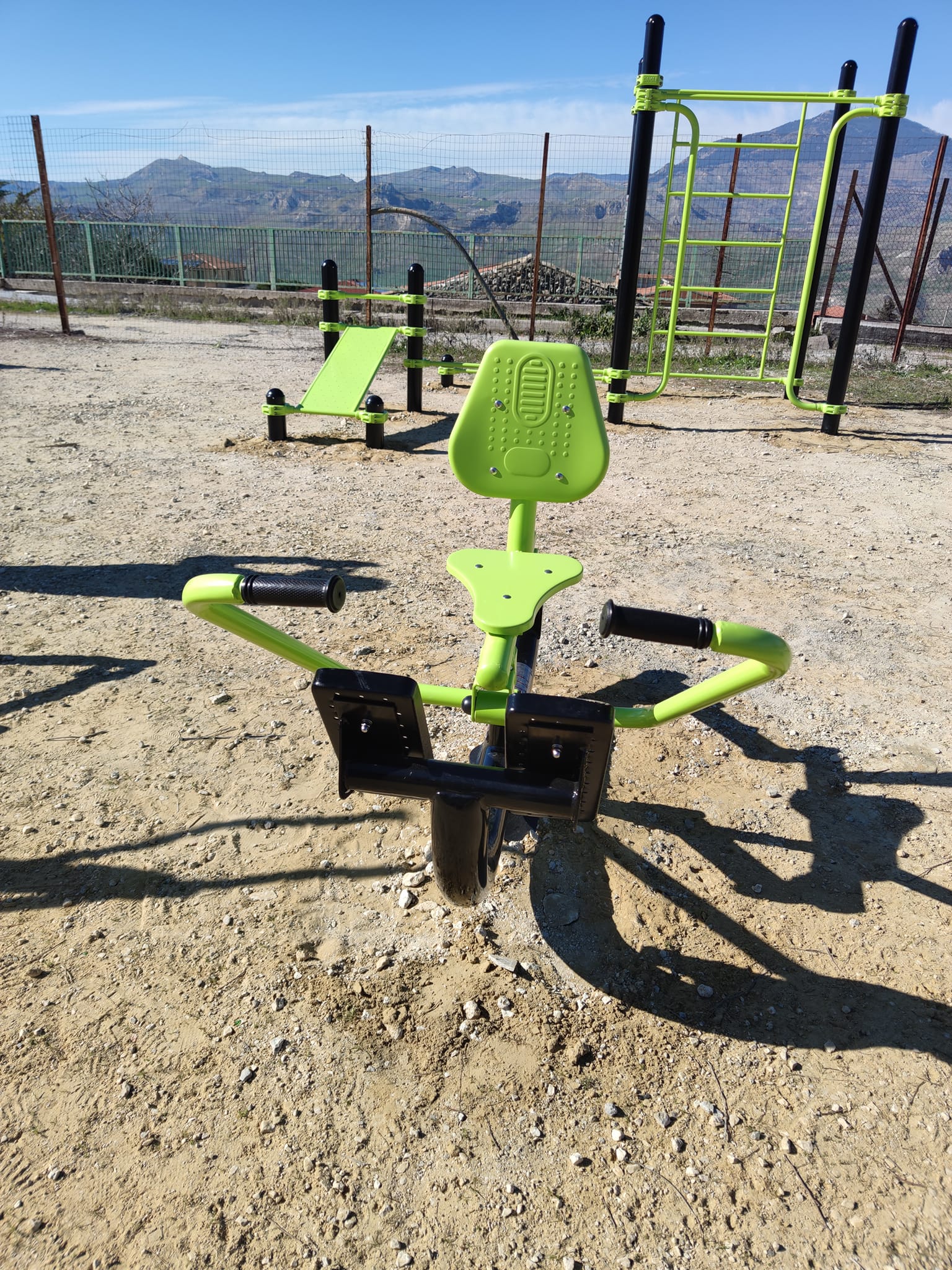 Acquaviva, installate attrezzature fitness presso campo sportivo