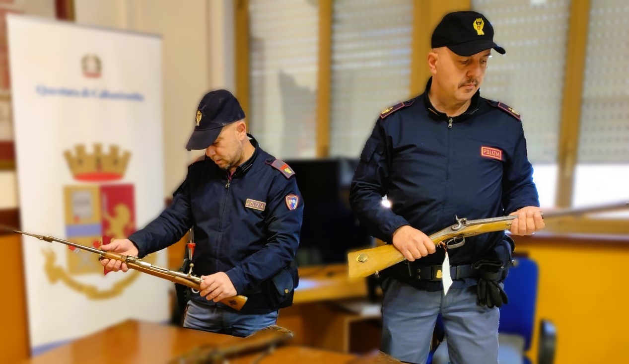 Caltanissetta. La Questura consegna due moschetti di interesse storico culturale alla Soprintendenza, in Provincia ritirati 246 tra pistole e fucili