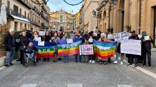 Caltanissetta, flash mob  e bandiere per la pace: musiche e letture per il “cessate il fuoco”
