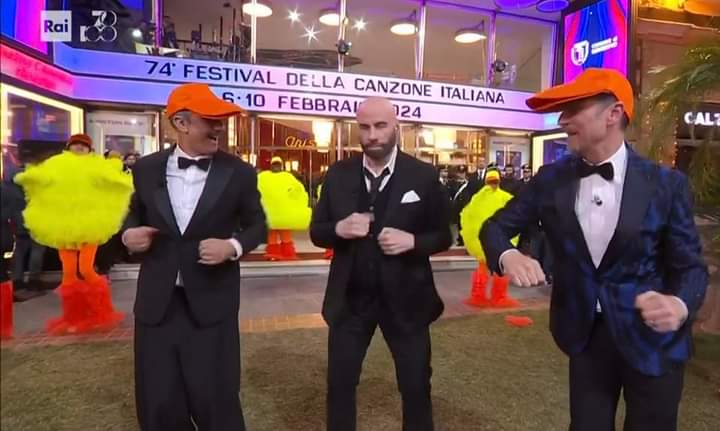 Sanremo, la “Qua Qua Dance” finisce sul britannico Daily Mail: “Travolta non sa ridere”