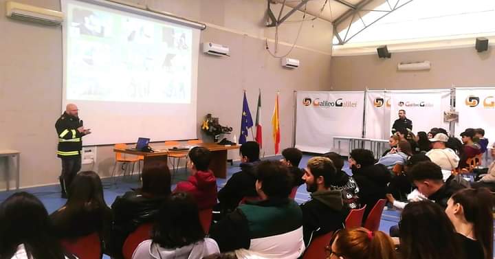 Caltanissetta, progetto Incroci: studenti del “Galilei” incontrano la Questura