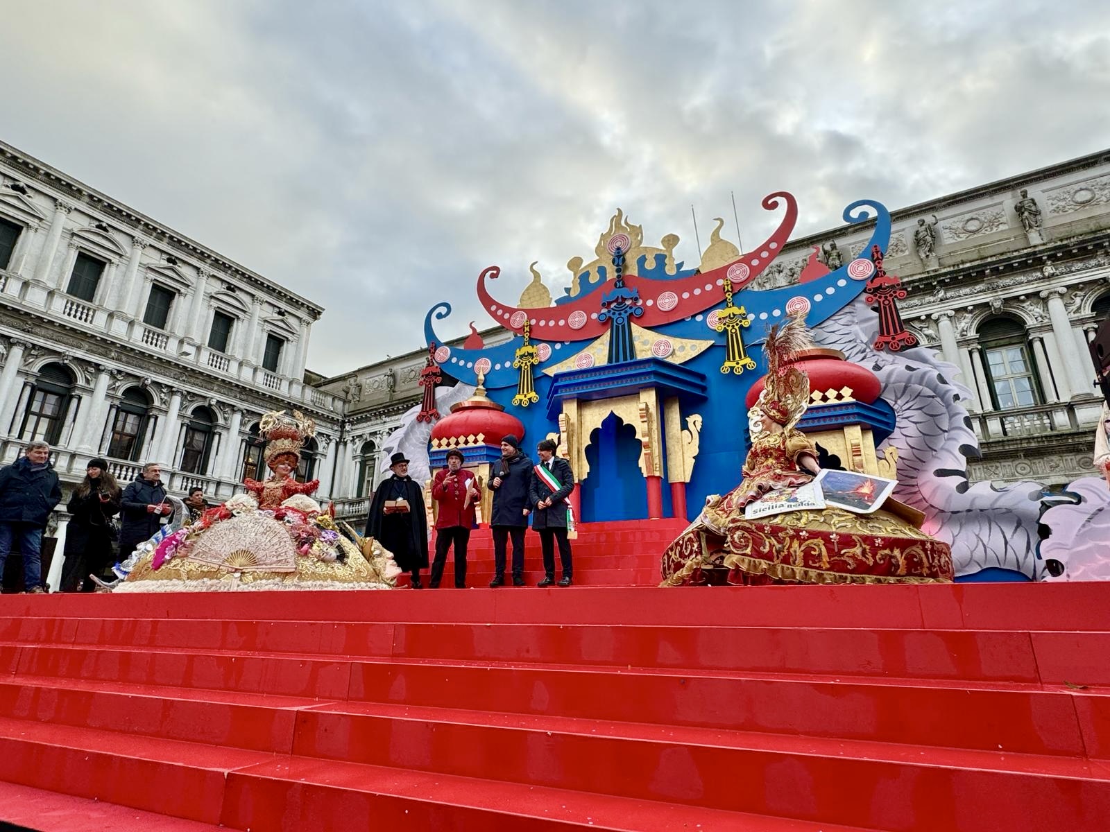 Il Carnevale di Misterbianco a Venezia: i suoi costumi sul palco di Piazza San Marco