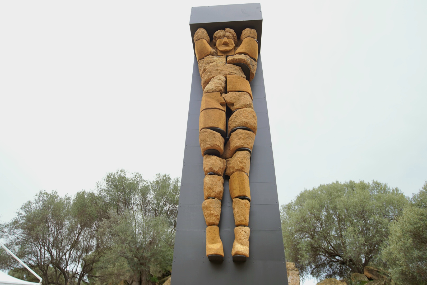 Valle dei Templi: rialzato il “Telamone”: il gigante di pietra torna a dominare