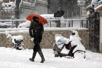Maltempo oggi sull’Italia, vento piogge e neve in collina: allerta rossa in Abruzzo e arancione in tre regioni