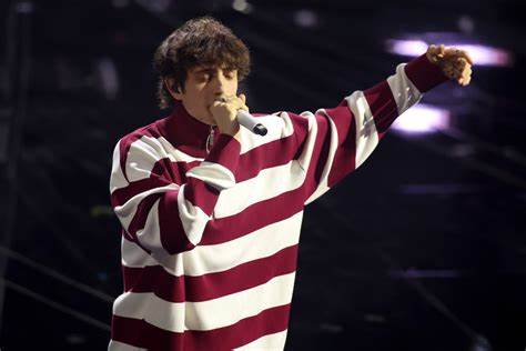 Sangiovanni, bisogna avere il coraggio di fermarsi “Rimandati uscita del mio album Privacy e il concerto al Forum”