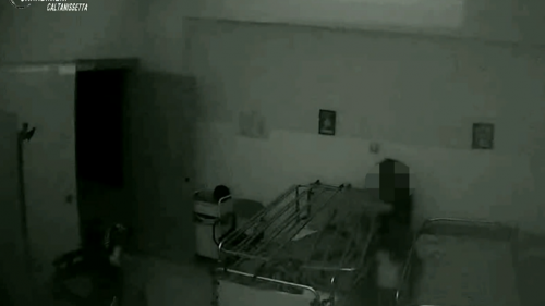 Caltanissetta, in una casa di riposo anziani “sequestrati” in stanze sporche: 4 arresti dai Carabinieri