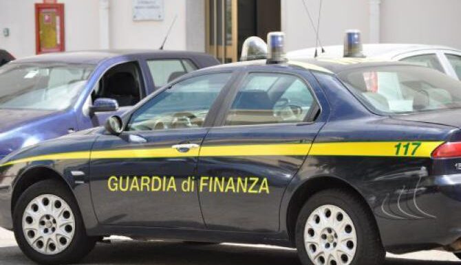 Sicilia, “Ultimo brindisi”. Evasione dell’IVA per 30 mln: 10 arresti e sequestrate 17 società