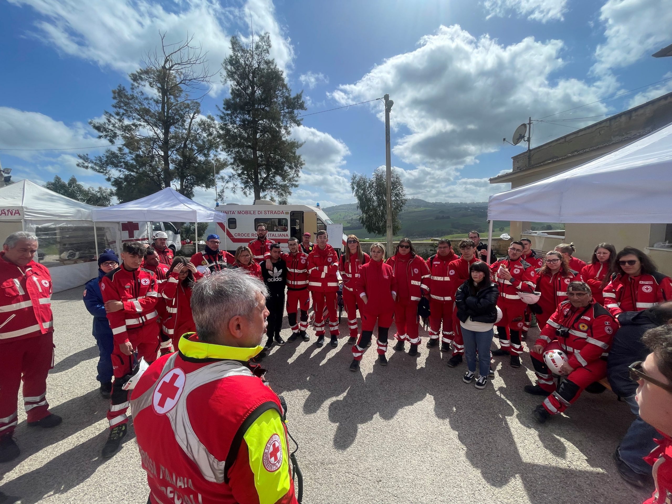 CRI Caltanissetta, esercitazione per più di 60 volontari per il corso “Operatore in emergenza”