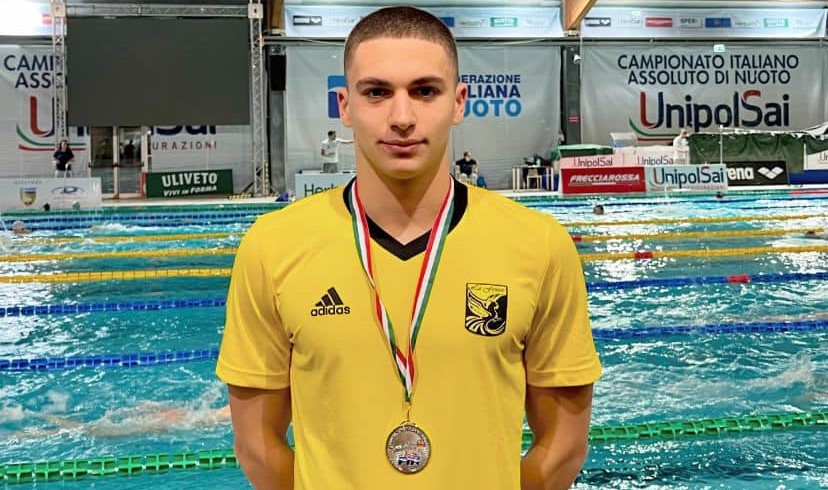 Nuoto. Grande impresa per Simone Capostagno ai campionati italiani Fin di Riccione: 2° posto e titolo di vice campione d’Italia