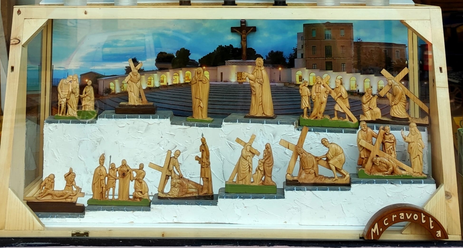 San Cataldo. Nel corso della Settimana Santa è possibile ammirare le miniature in legno dell’artista Michele Cravotta