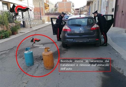 Tentano di far esplodere autobomba per vendetta dopo una lite: arrestati 3 giovani