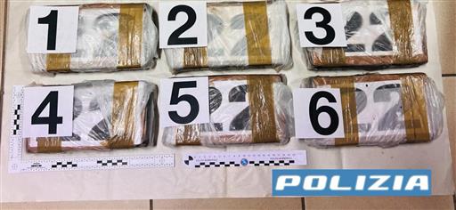 Sicilia, coniugi fuggono da un  posto di blocco: 6,5 chili di cocaina nel furgone, arrestati