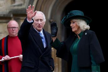 Carlo e Camilla a Windsor per Messa Pasqua, assenti William e Kate